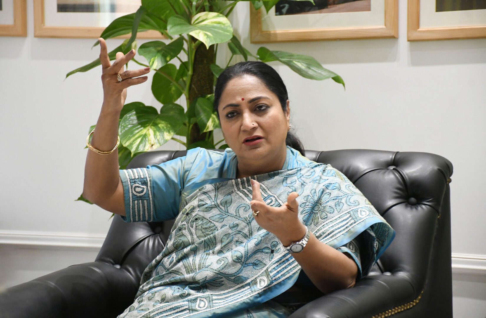 रेखा गुप्ता को बदलनी होगी अपनी कार्यशैली