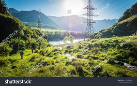 बिजली और पानी को पहाड़ों तक पहुंचना है