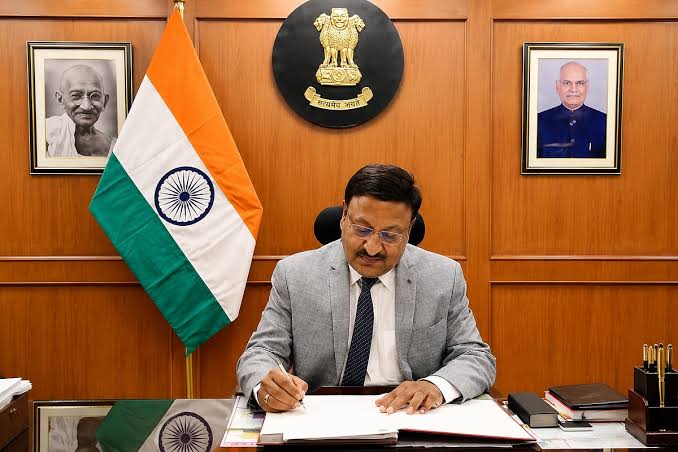 पूर्व CEC राजीव कुमार की नई पारी: प्रशासनिक अनुभव बनाम संस्थागत निष्पक्षता की बहस