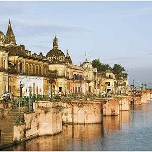 चंद्रहरि मंदिर के कूप पर स्वर्गद्वारी मस्जिद 