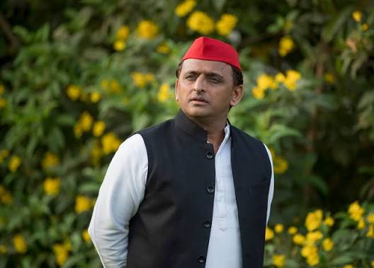 क्या अखिलेश की राजनीति में मुलायम वाला बदलाव लौट रहा है?