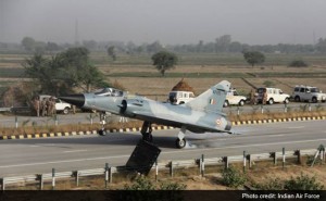 mirage-landing-on-expressway_650x400_51432184419