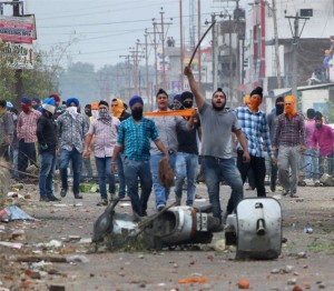 Jammu: Angry Sikh protesters during a clash with police after they removed a poster of Jarnail Singh Bhindranwale at Rani Ragh near the airport in Jammu on Thursday. PTI Photo   (PTI6_4_2015_000168B) *** Local Caption ***