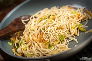 670px-Make-Chinese-Noodles-and-Vegetables-Step-6