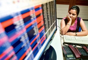 An investor watches the share index at a local share and stock market in the northern Indian city of Chandigarh June 18, 2012. Indian bond prices and stocks dropped while the rupee weakened against the dollar on Monday after the Reserve Bank of India surprised markets by keeping both the repo rate and the cash reserve ratio unchanged. REUTERS/Ajay Verma (INDIA - Tags: BUSINESS)