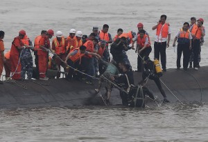 china boat sinks_mill