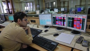 A broker monitors share prices at a brokerage firm in Mumbai August 9, 2011. The Bombay Stock Exchange (BSE) Sensex extended its losing streak to the sixth consecutive session on Tuesday, hitting its lowest in more than 14 months, amid a global equities selloff triggered by fears that political leaders are failing to tackle the U.S. and Europe debt crises.  REUTERS/Danish Siddiqui (INDIA - Tags: BUSINESS)