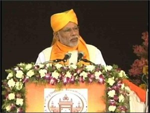 देश को आधुनिक बनाने में संत समाज की है अहम भूमिका : मोदी