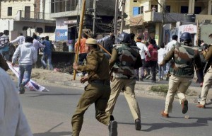 श्रीनगर से हटाया गया कफ्र्यू, मृतक संख्या बढ़कर हुई 72