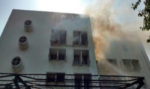 मुंबई के औद्योगिक क्षेत्र में आग लगी