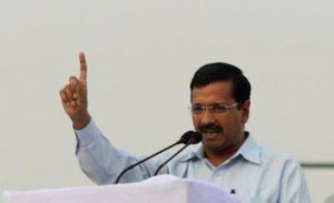 केजरीवाल के काफिले की कार आपस में टकराई