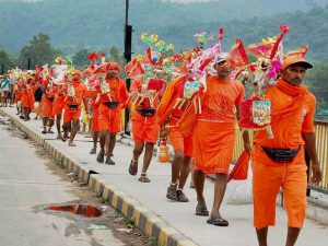 सड़क हादसे में दस कावड़िये घायल