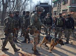 जम्मू-कश्मीर: कुलगाम और त्राल में सुरक्षाबलों और आतंकियों के बीच मुठभेड़, 3 आतंकी ढेर, 1 जवान शहीद
