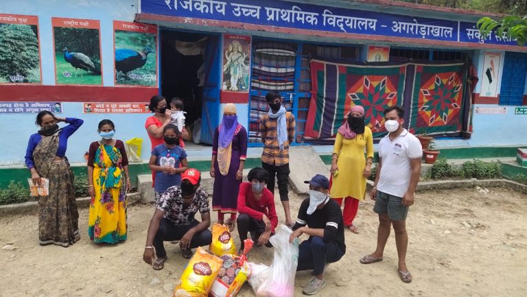 उत्तराखंड  में क्वारंटीन सेंटर रह रहे  लोगों की मदद के लिए हंस फाउंडेशन ने बढ़ाया हाथ