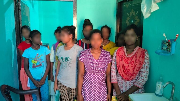 दिल्‍ली में एक प्‍लेसमेंट एजेंसी में ट्रैफिकिंग कर लाई गई थीं झारखंड से