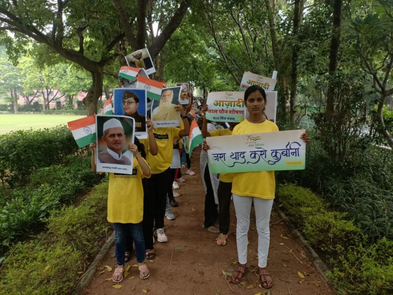 75 मासूमों ने दिलाई आजादी के सेनानियों की याद