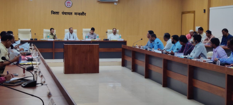 कार्य की गुणवत्ता और समय सीमा को लेकर संसद गुप्ता ने दिए सख्त निर्देश