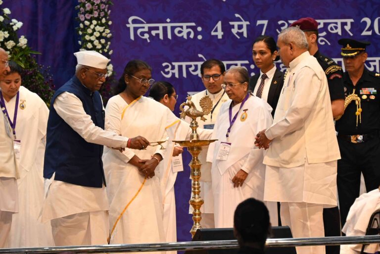  मुर्मु ने देशवासियों से एक पेड़ मां के नाम लगाने का किया आहृान