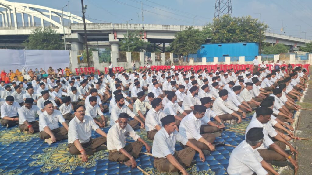 भोपाल में 76 स्थानों पर एक साथ निकले राष्ट्रीय स्वयंसेवक संघ के पथ संचलन।