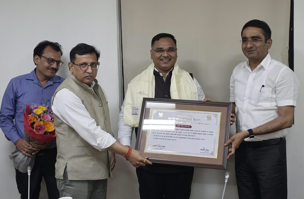 डॉ. सौरभ मालवीय को मिला उत्कृष्ट लेखन सम्मान