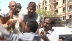 arvind kejrival slapped