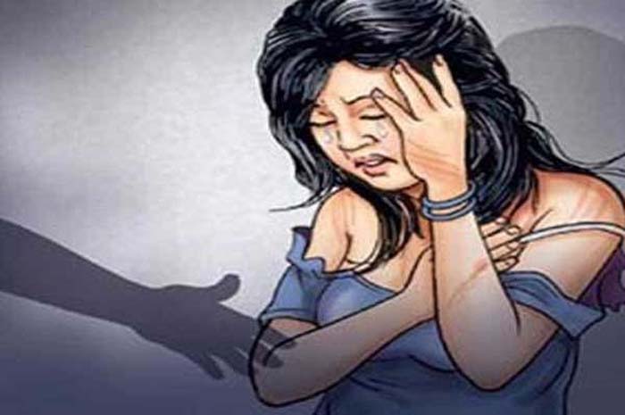 देश  में असुरक्षित स्त्री