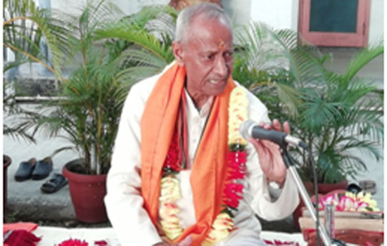 “आधुनिक शिक्षा नारी को विलासिता की ओर ले जाती हैः आचार्य उमेशचन्द्र कुलश्रेष्ठ”