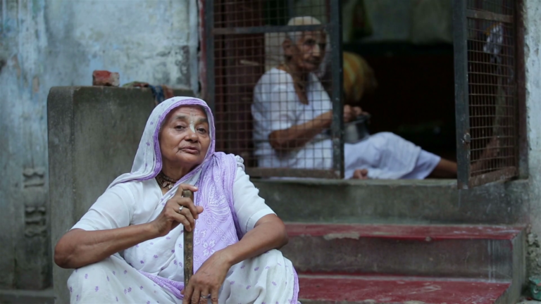 वैधव्य के त्रासदीपूर्ण जीवन का कलंक मिटें